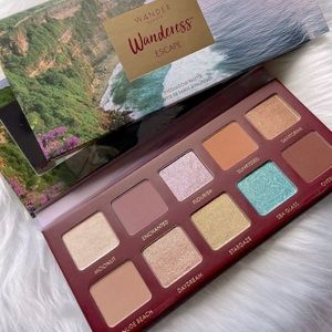 🌊 ✨Wanderess Escape Eyeshadow Palette 🌊✨